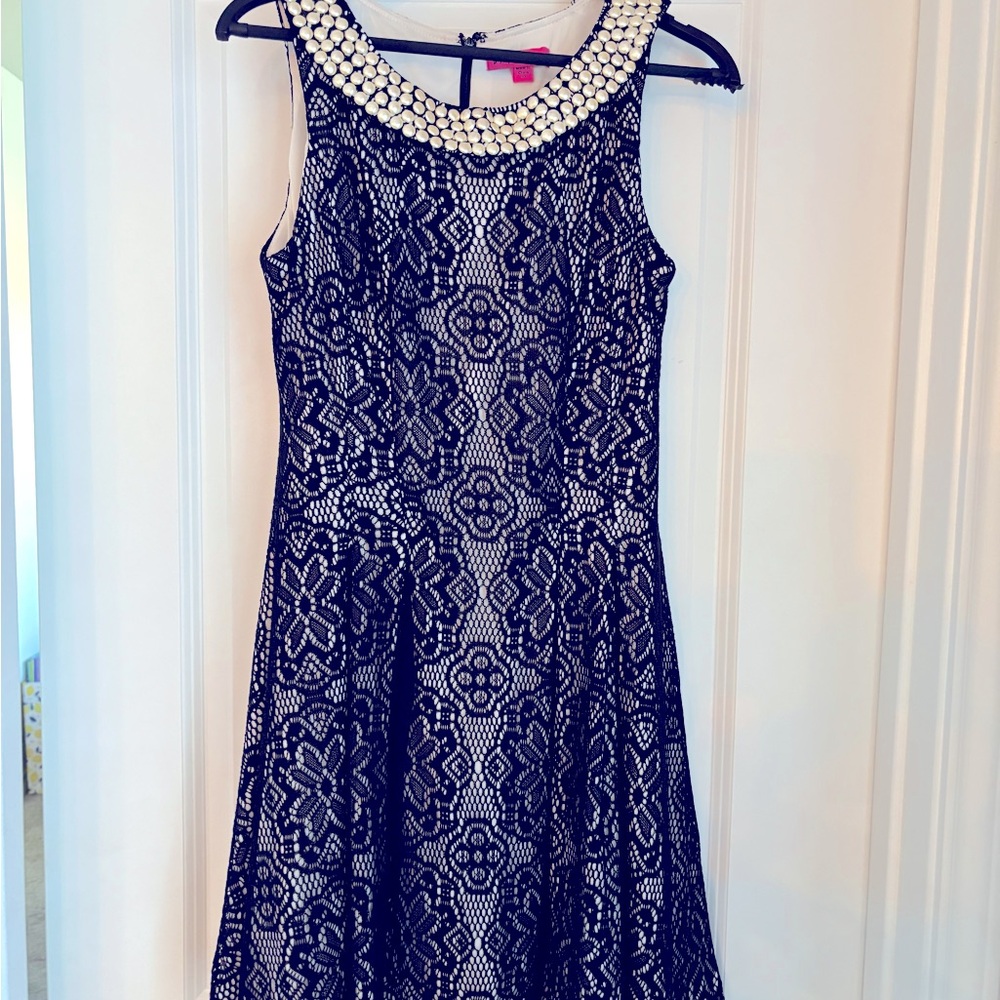 Fabulous Betsy Johnson dress size 10. Perfect for the holidays. Like new .